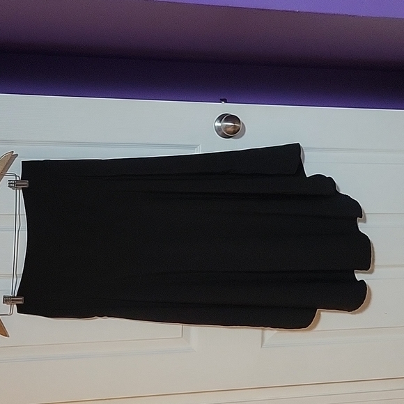 DKNY size 6 skirt - Picture 2 of 4